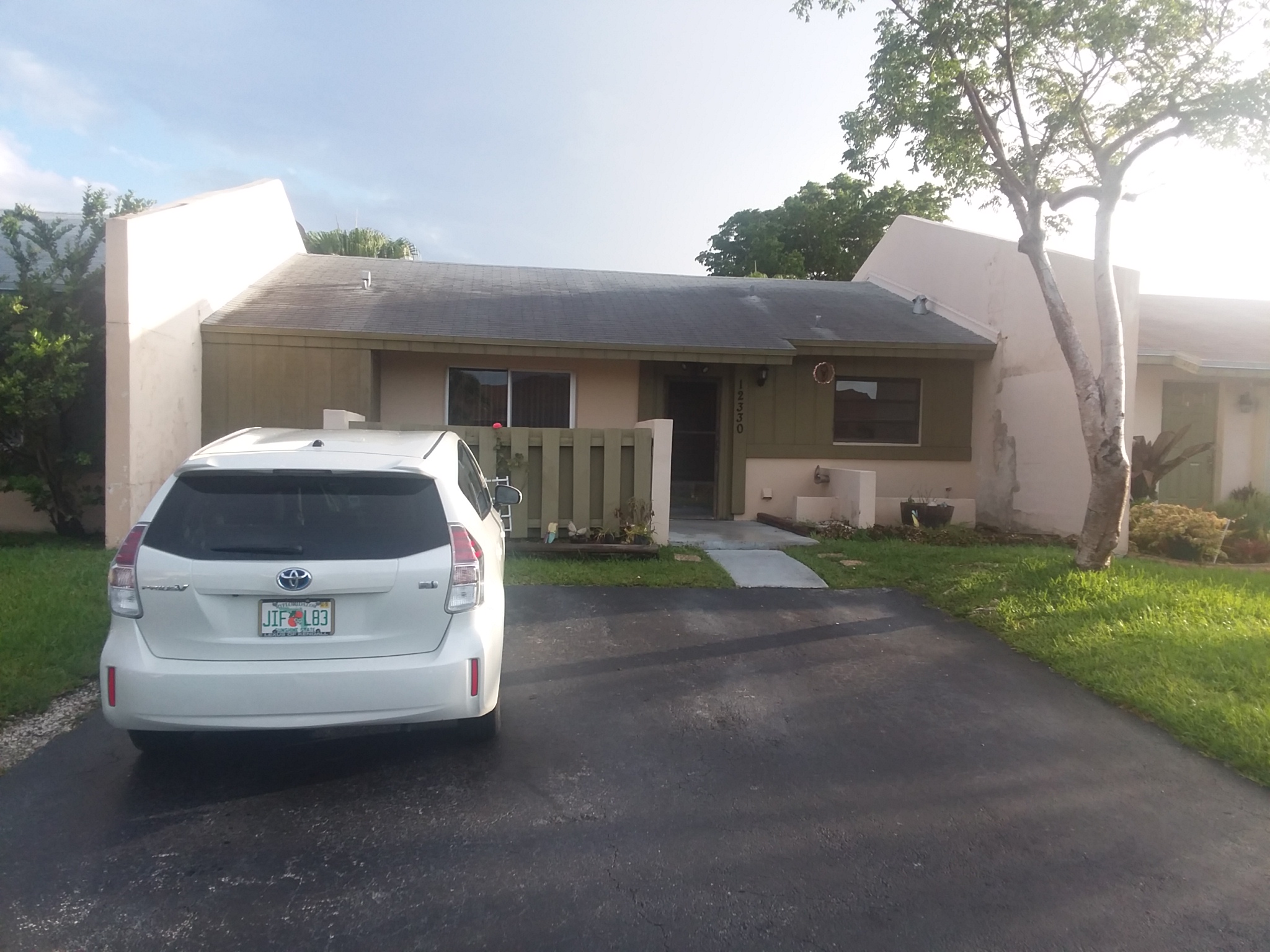 Search all Townhouse for Sale in Miami FL call Realtor Joseph G