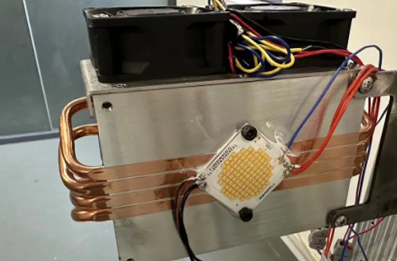 What are the critical components of a heat pipe heat sink