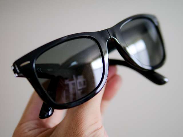 ユニクロの折りたたみサングラス、RayBan人気モデルとそっくりで1500円とコスパ最強｜KENGOG（ケンゴグ）