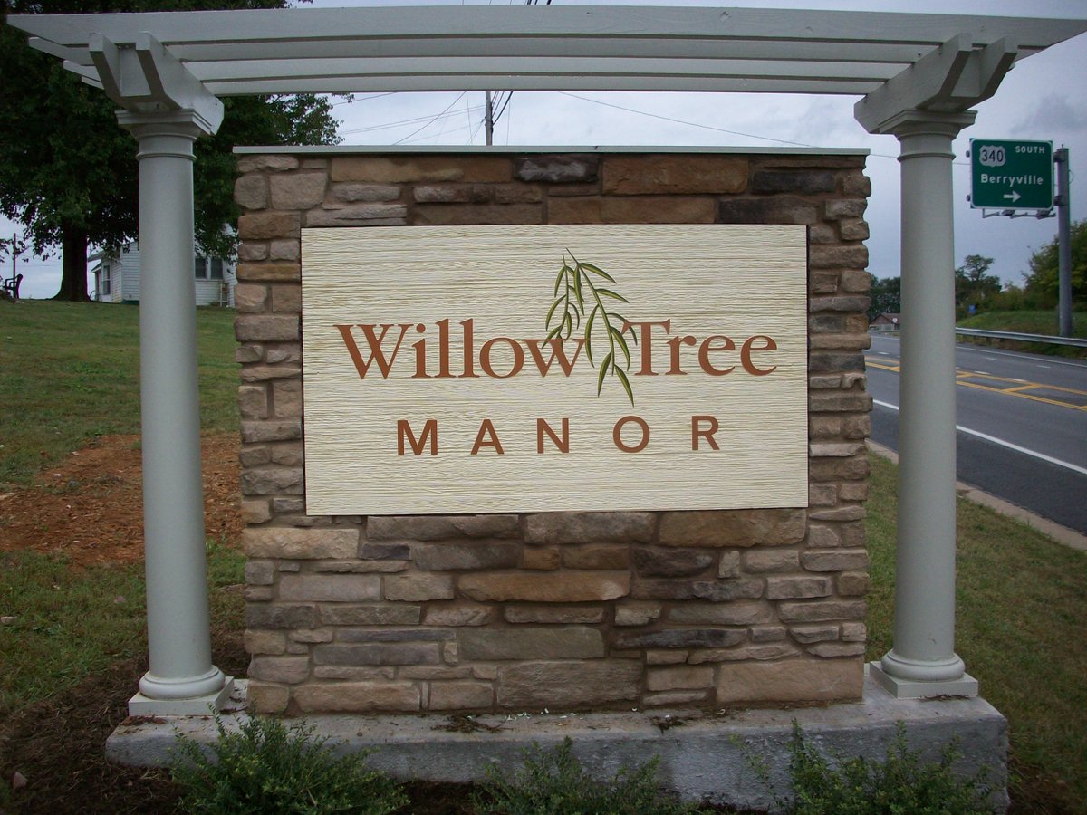Willow Tree Manor Kenney Signs