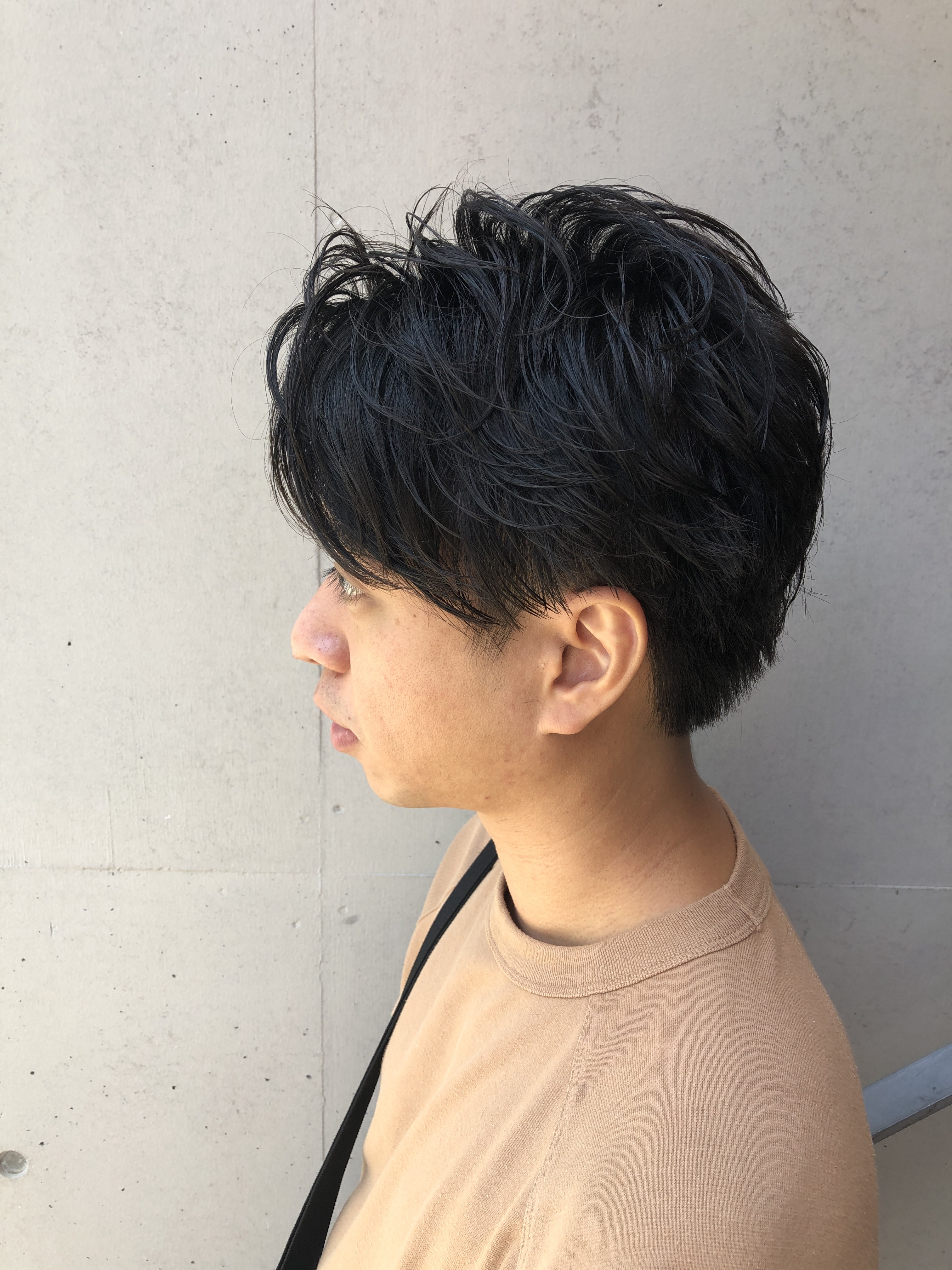 働く男性の髪型アウトラインだけでも雰囲気は変わる。 KENTA
