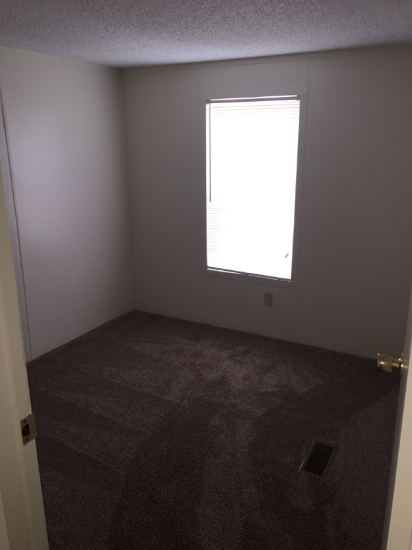 1549 HillviewCountryside Estates 1992 Breezewood 16×80 3 bedroom, 2