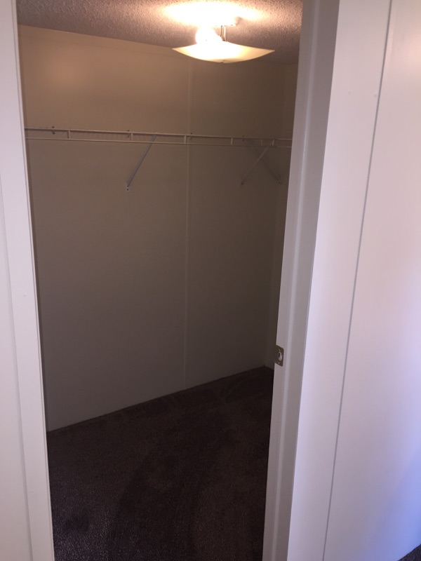 1549 HillviewCountryside Estates 1992 Breezewood 16×80 3 bedroom, 2