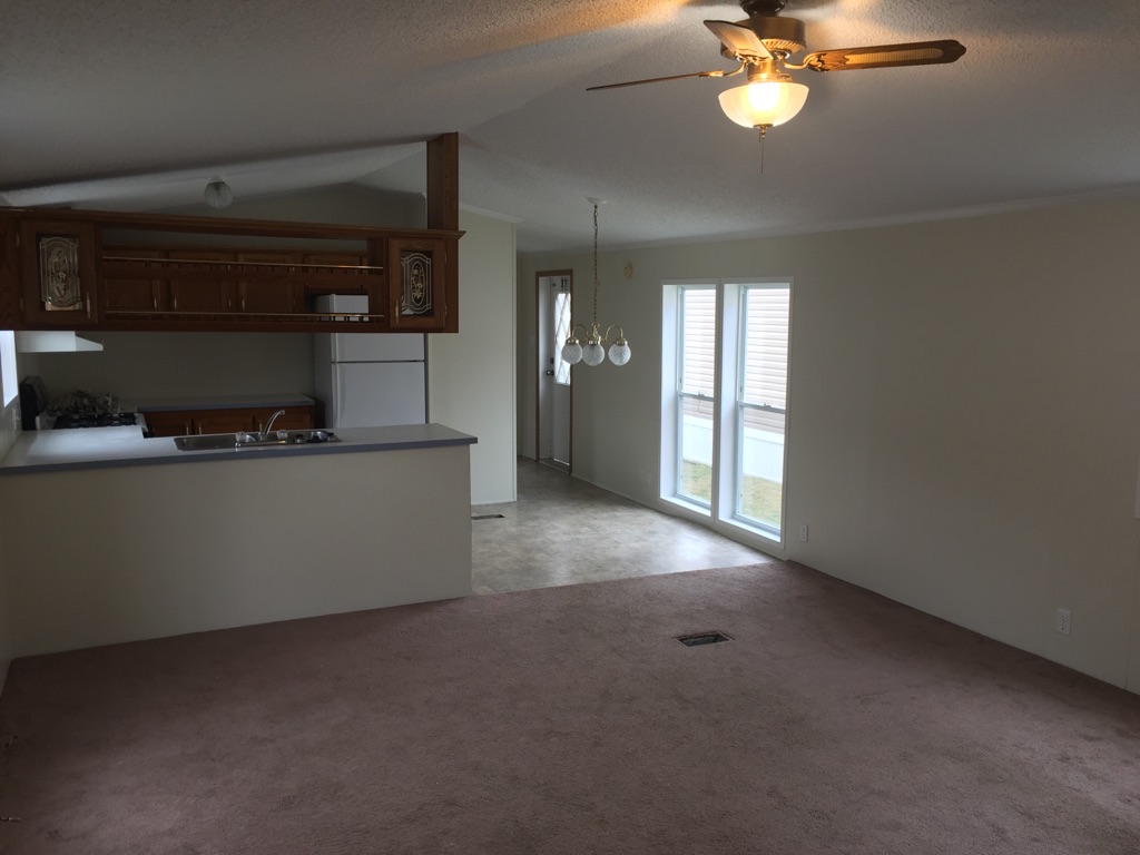 Lot 15 Mobile Home Villa 1994 Skyline 16×80 3 bedroom, 2 bath, vinyl