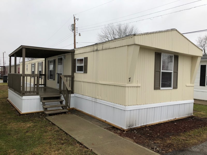 Lot 7 Mobile Home Villa 1985 Skyline 14×70 3 Bedroom, 1 bath, total