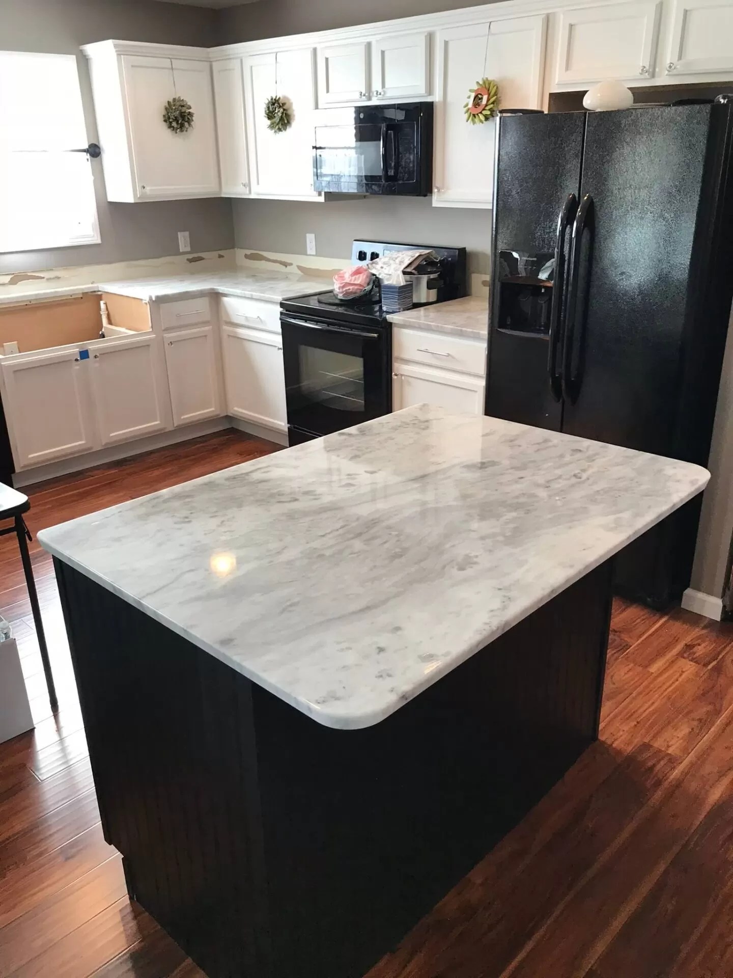 Kentucky Solid Surface Countertops, Desktops, Reception Desks, Kitchen