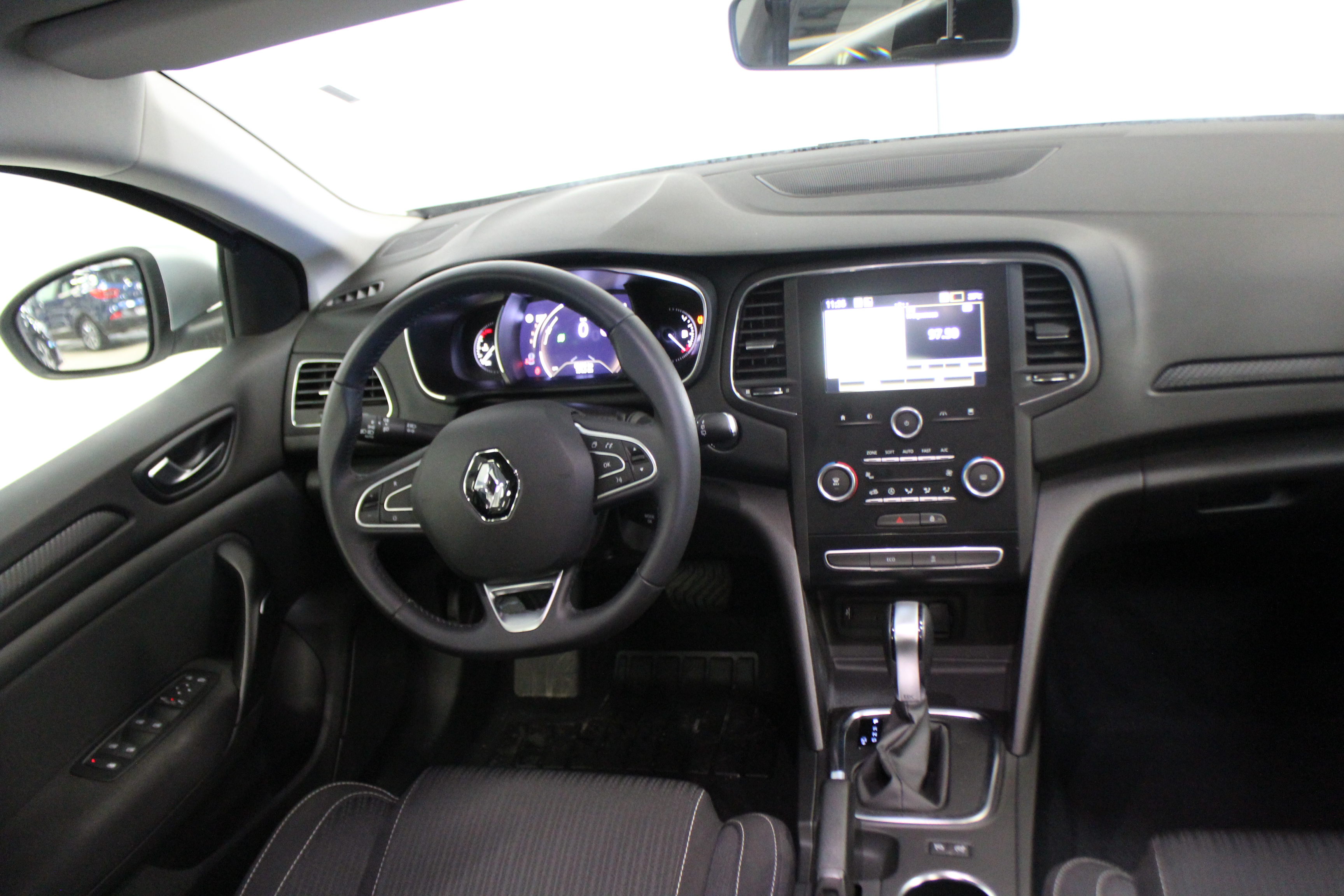 RENAULT MEGANE IV ESTATE BUSINESS de 2018 OLIVET Massoutre VO