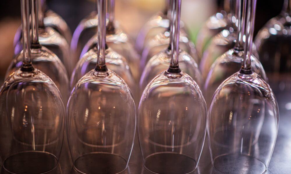 Tips on How to Pack Glasses for Moving Kerb Local and Long Distance