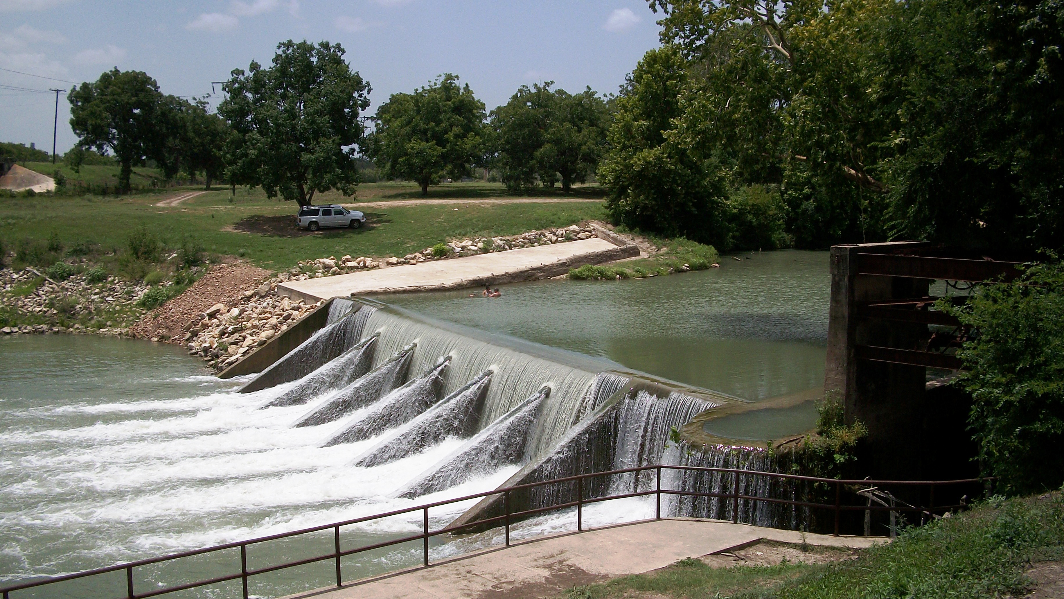 Loopiness in Luling, Texas Kernut the Blond