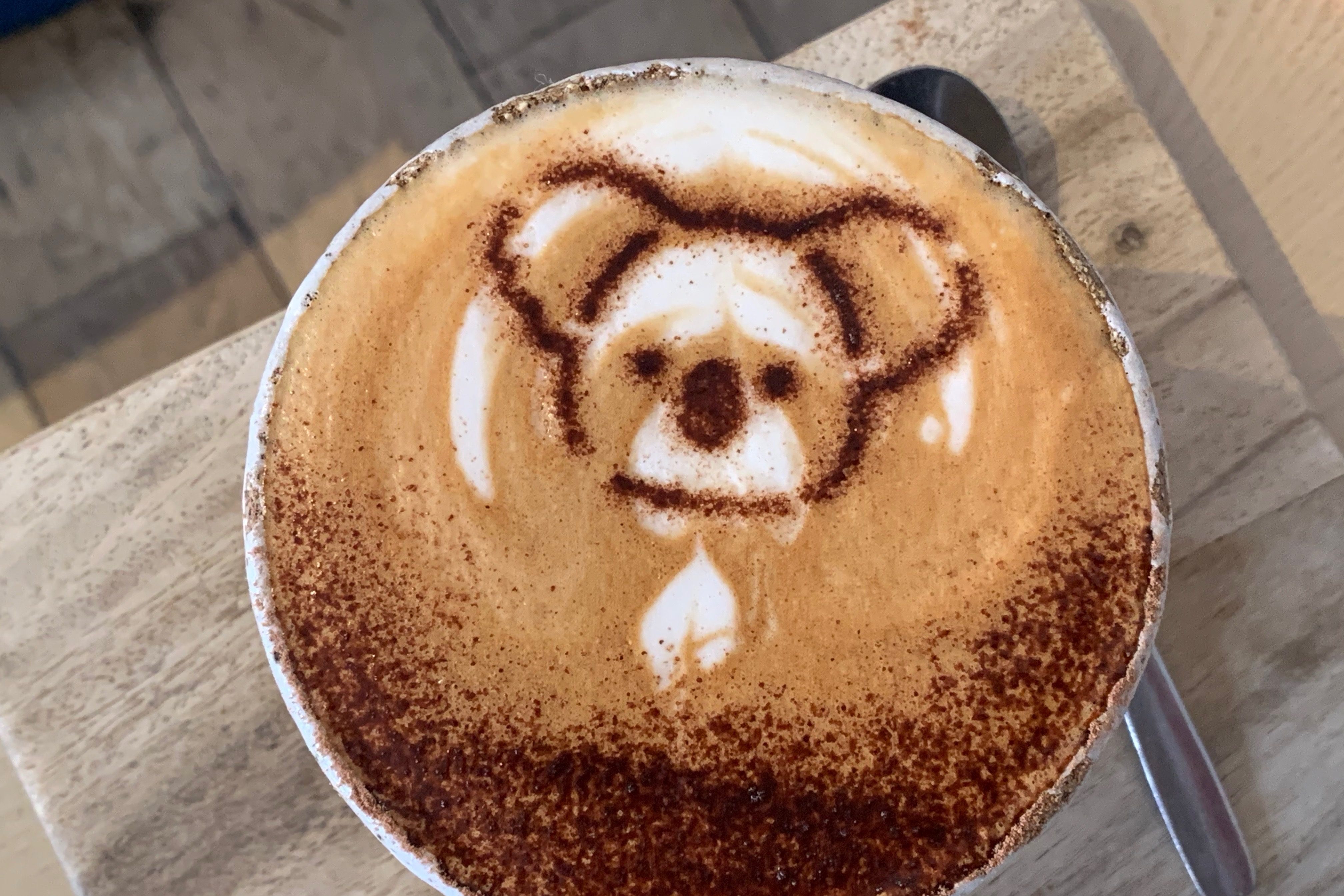 Kaffee oder Tee? Lara Keromosemito
