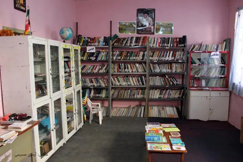 کتابخانه سیار روی پالان یک الاغ