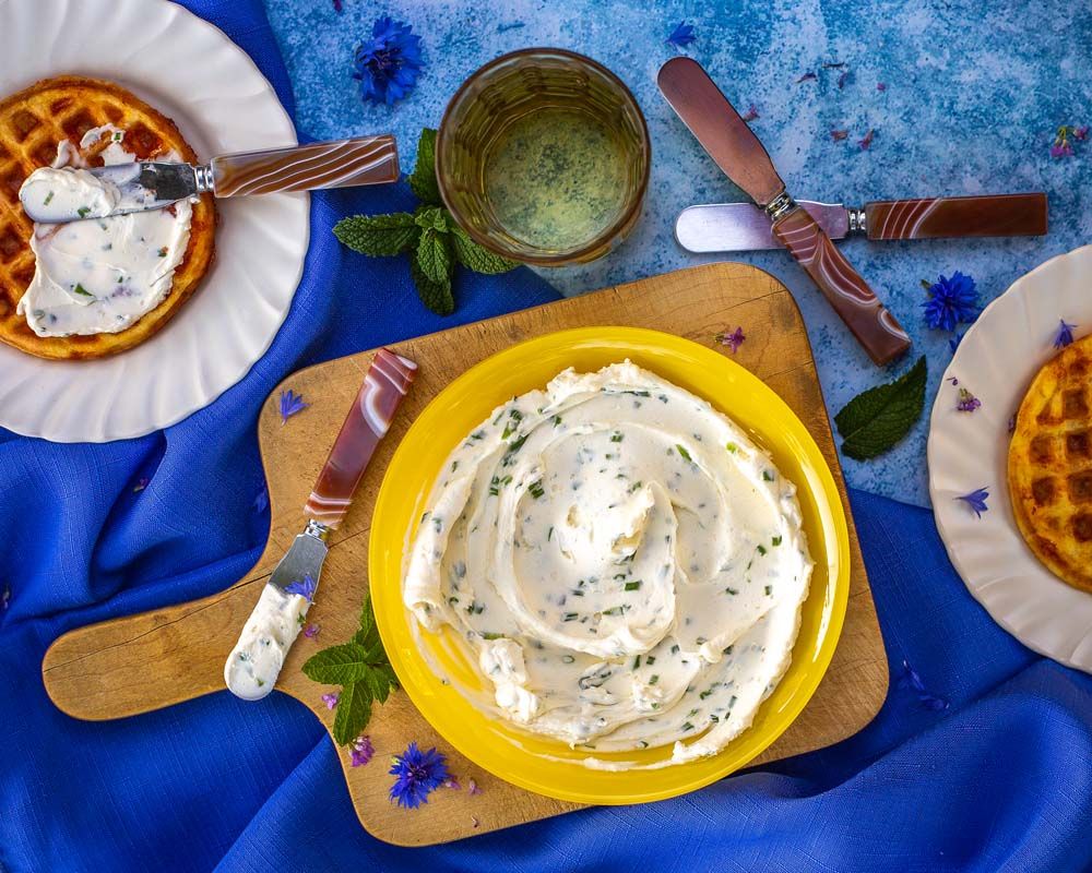 Garlic and Chive Cream Cheese KetoAdapted