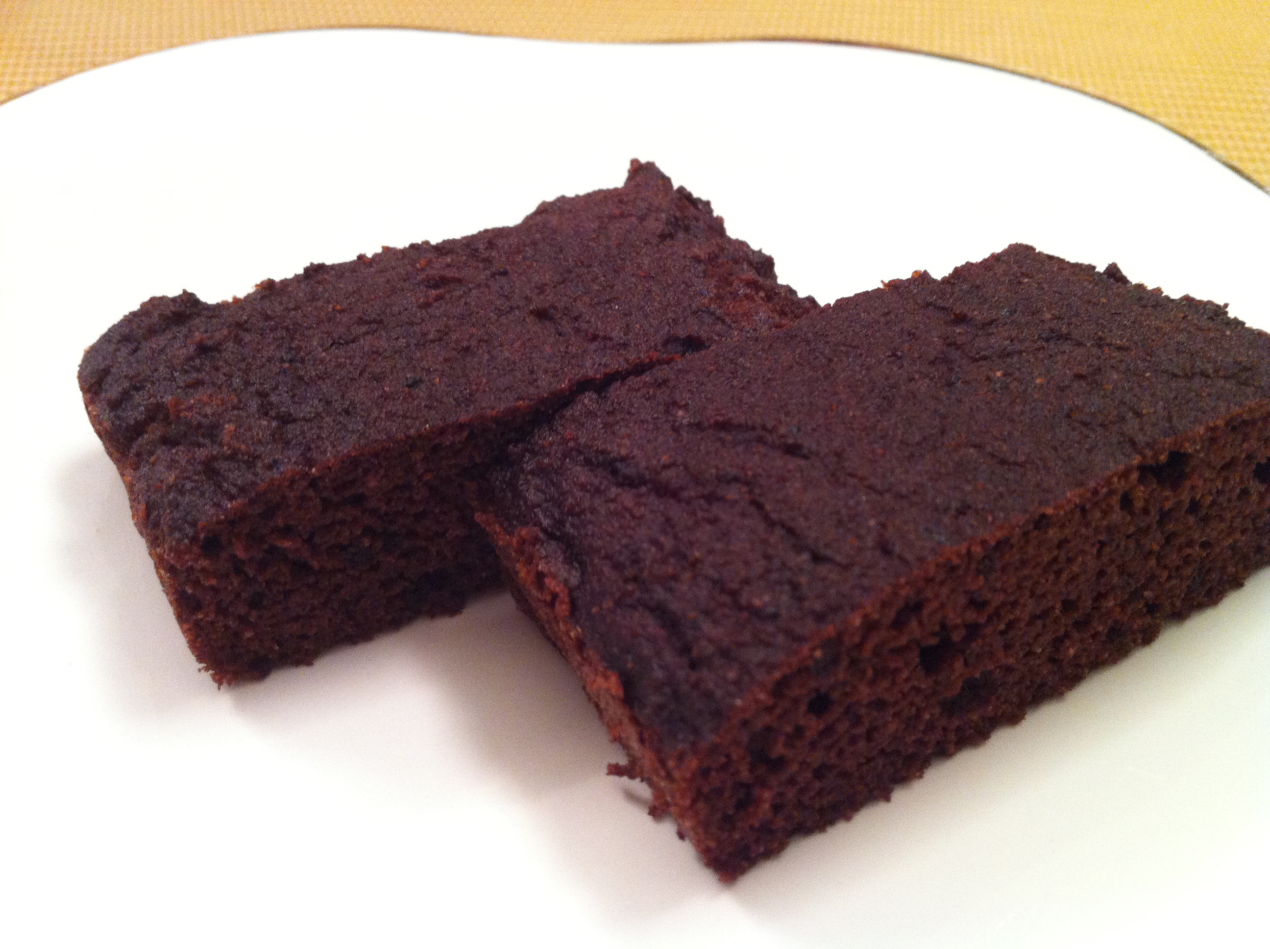 basic chocolate cake (with coconut flour)