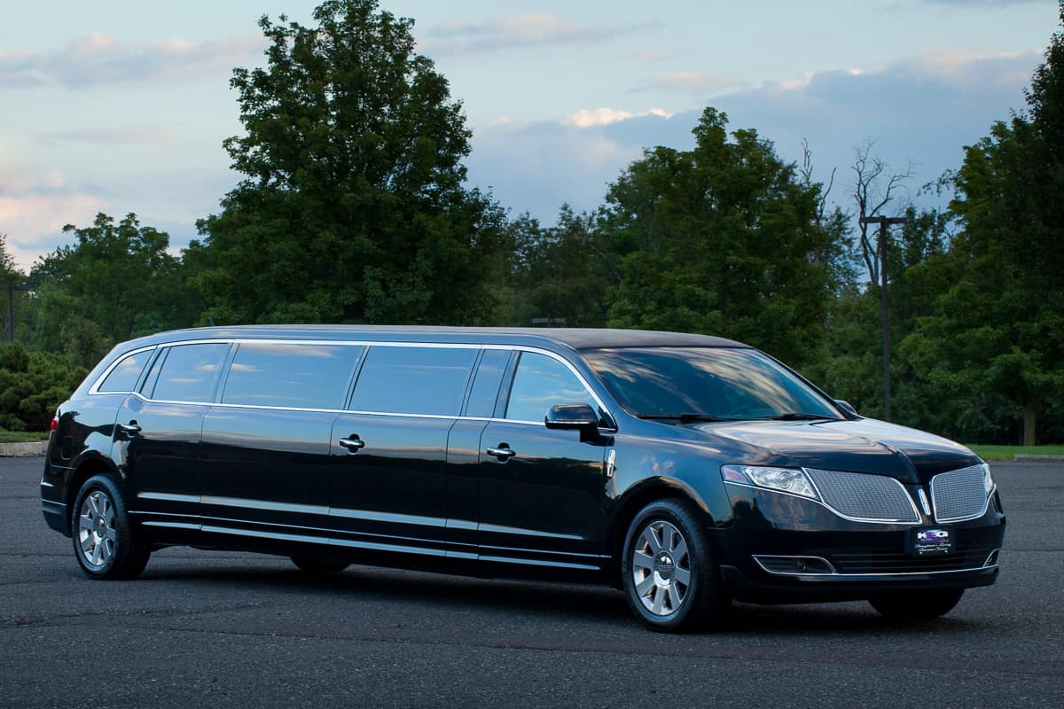 8 passenger Lincoln MKT Stretch Limousine KSTG Luxury Car Rental