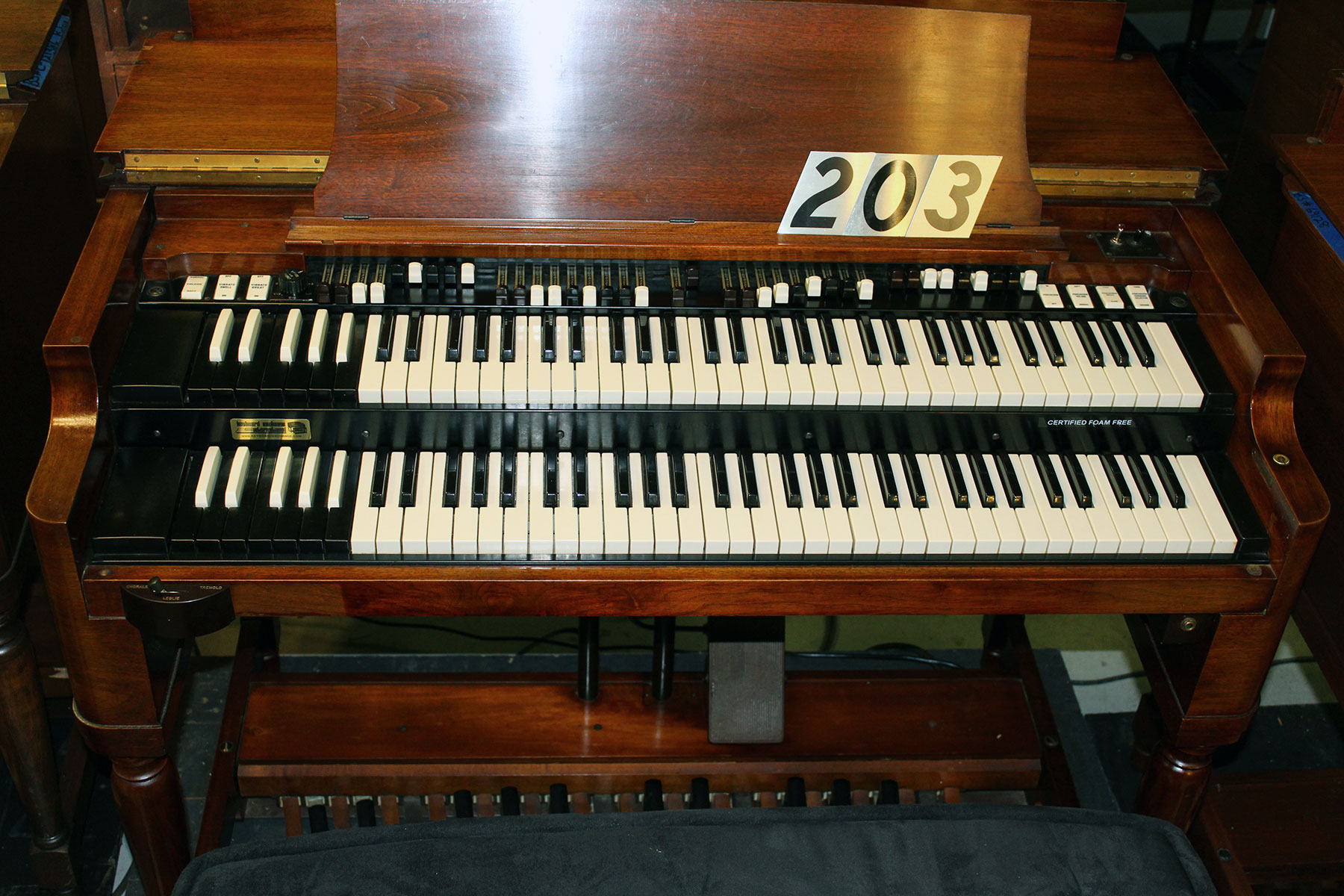 Keyboard Exchange International Vintage Hammond Organs and Leslie
