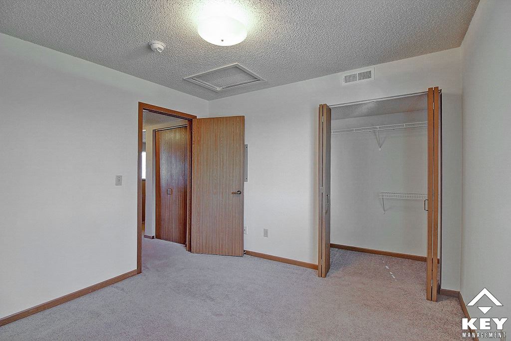 Prairie Village Residences » Key Management