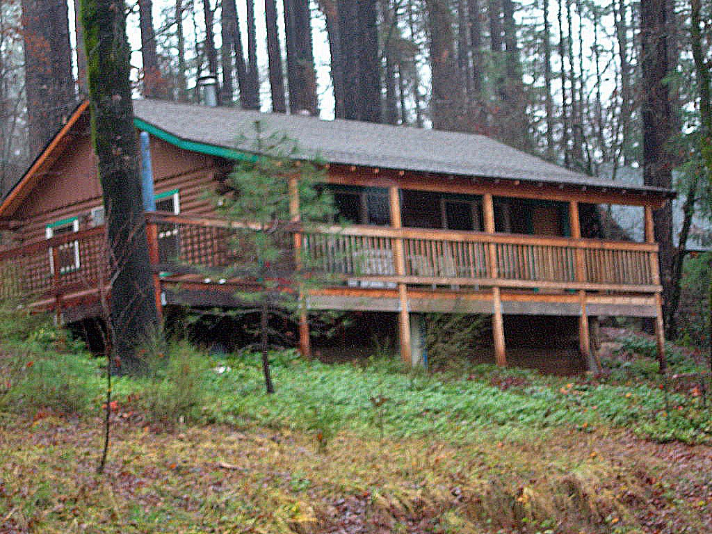 Shasta Lake Log Cottage