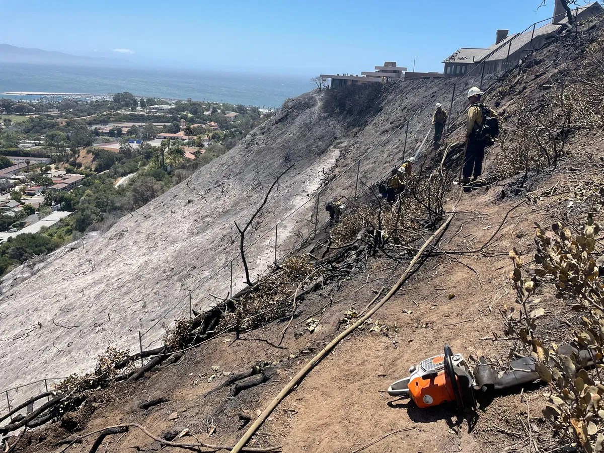 Loma Fire now 100 contained, about 9 acres burned on TV Hill in Santa