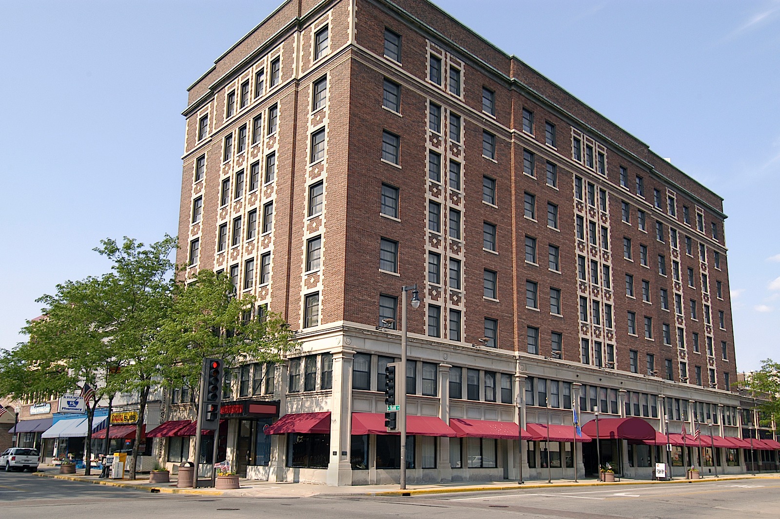 Hotel Retlaw Celebrates Its 100th Birthday... And You're Invited KFIZ