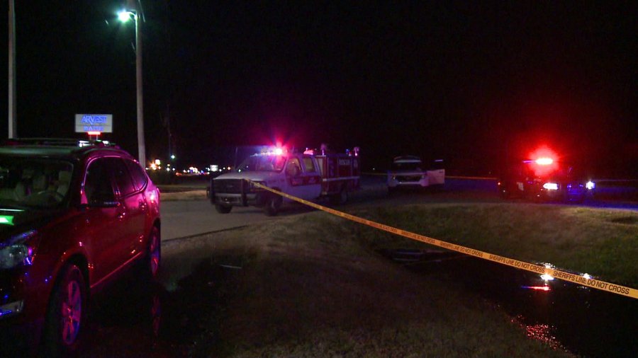 Oklahoma police officer in critical condition after being hit during(02)