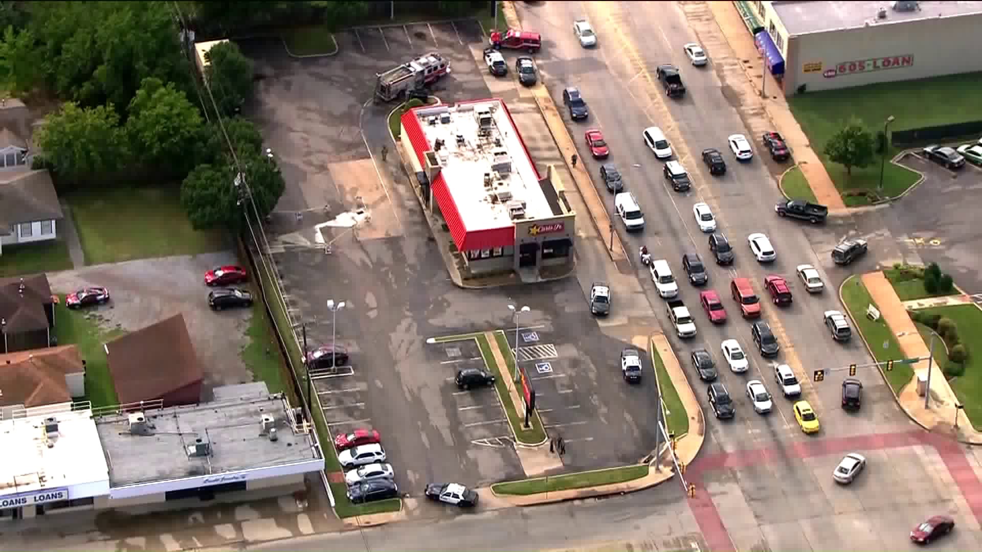 Initial reports Fastfood restaurant evacuated after chase suspect