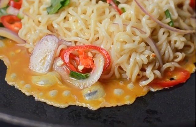 Okay siap pun murtabak maggi ni. Selamat mencuba dan