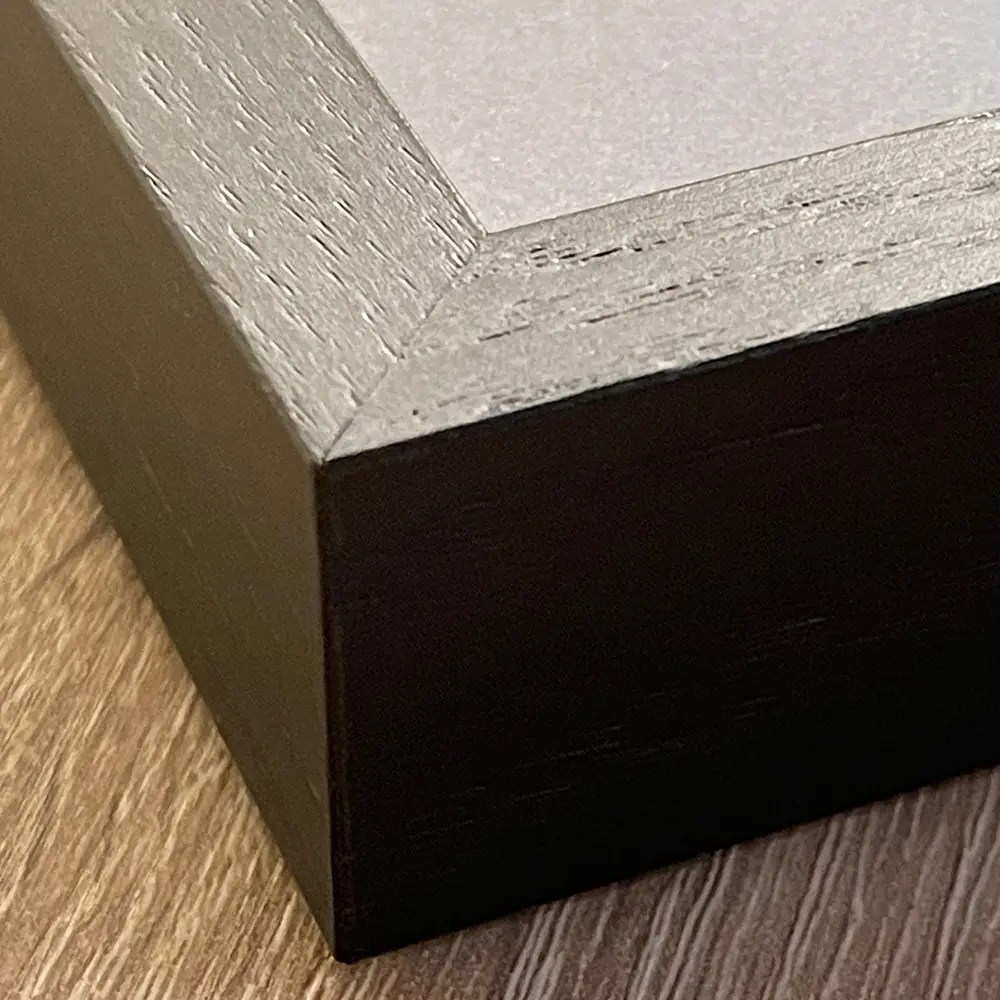 Decoration of a work