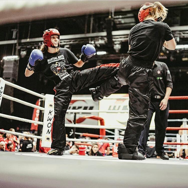 Sportlicher Wettkampf (KICKBOXEN) KICKBOXEN nur für Frauen in Wien
