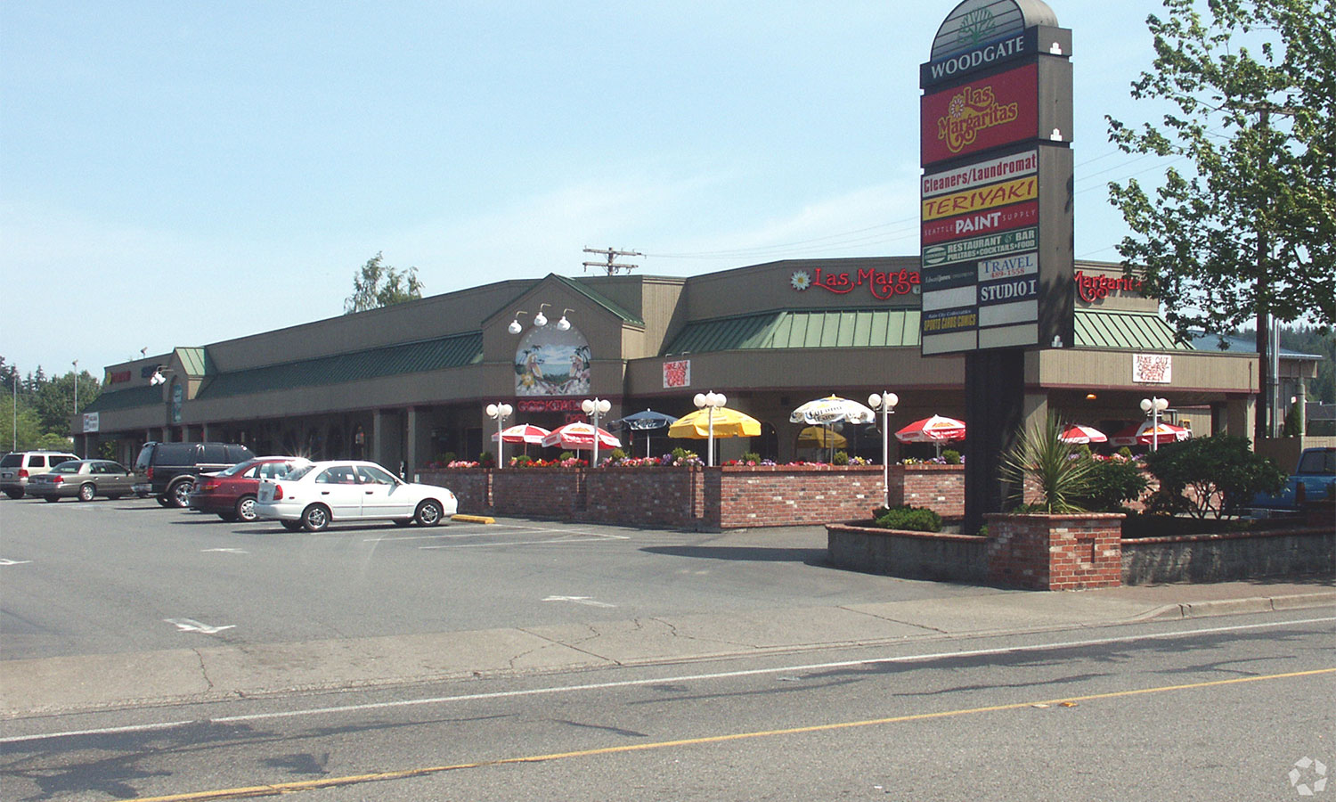 Loja Real Estate Acquires Part of Woodinville’s Woodgate Center for 12