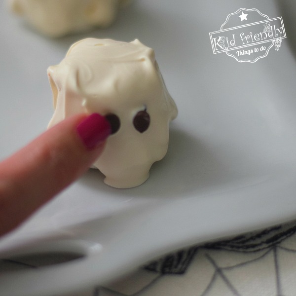 Ghost Marshmallows {So Cute & Easy!}