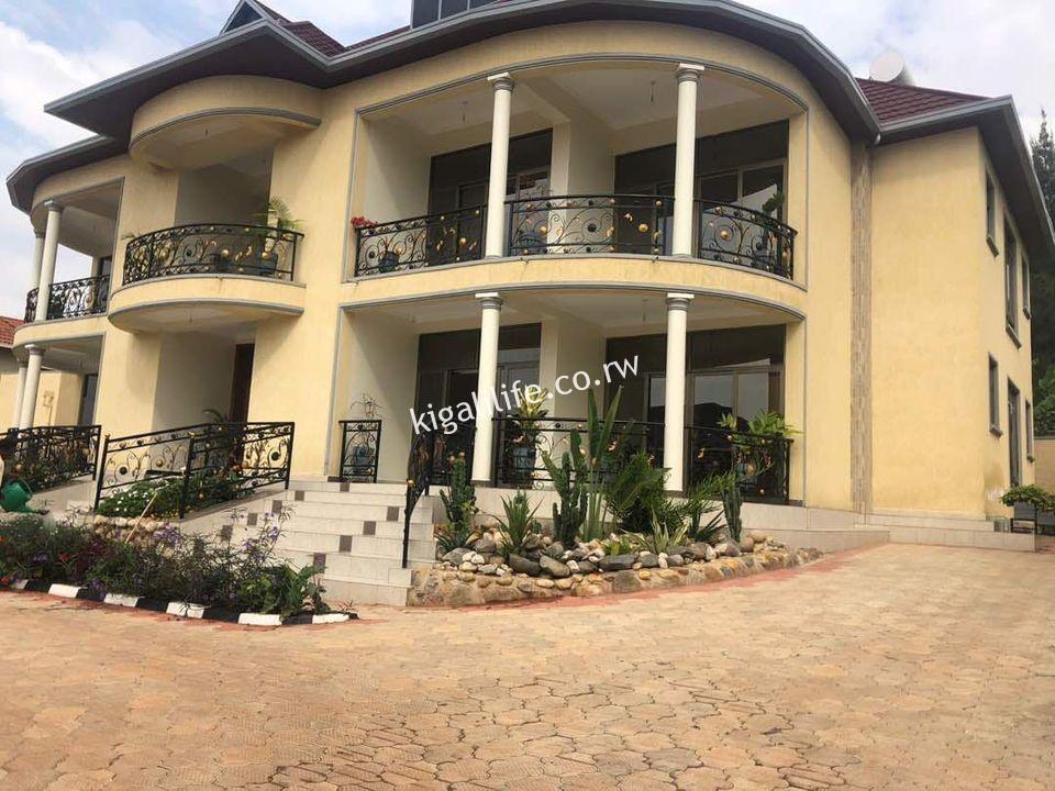 3 bedrooms Fully furnished apartment for rent in Gacuriro at 1000