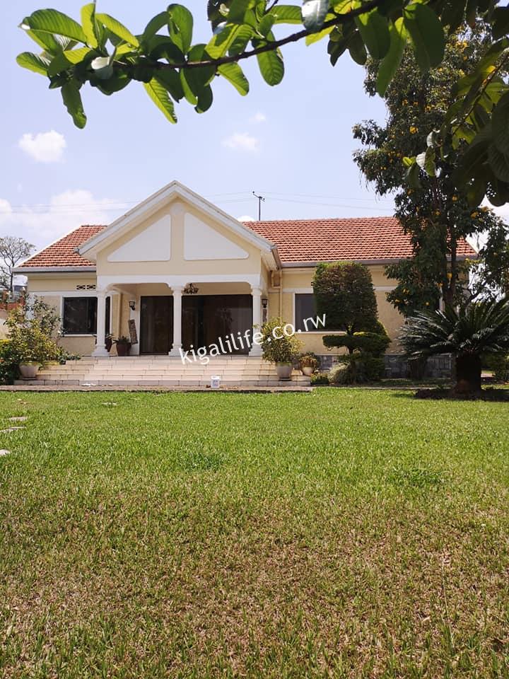 5 Bedrooms house for rent in Nyarutarama at 1600