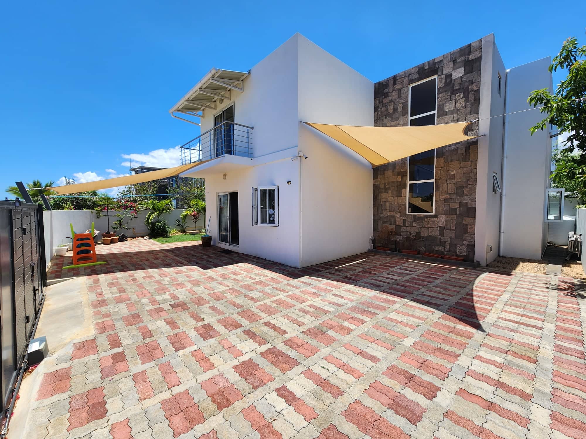 Villa For Sale Albion KI'IMMO