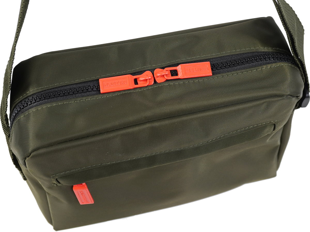 画像：HUNTER BRAND BOOK KHAKI ver. 《付録》 ラバーロゴ付きショルダーバッグ