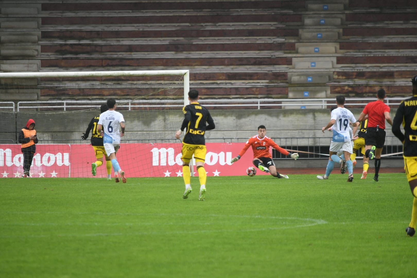 El Oviedo Vetusta perdona y termina pagándolo en el Vero Boquete