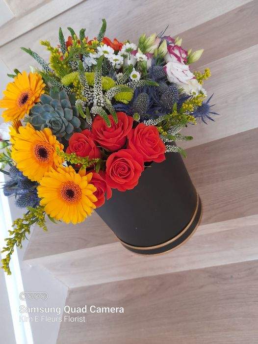 The Vivienne Vibrant Hatbox Flowers • Sidcup Flowers KimeFleurs