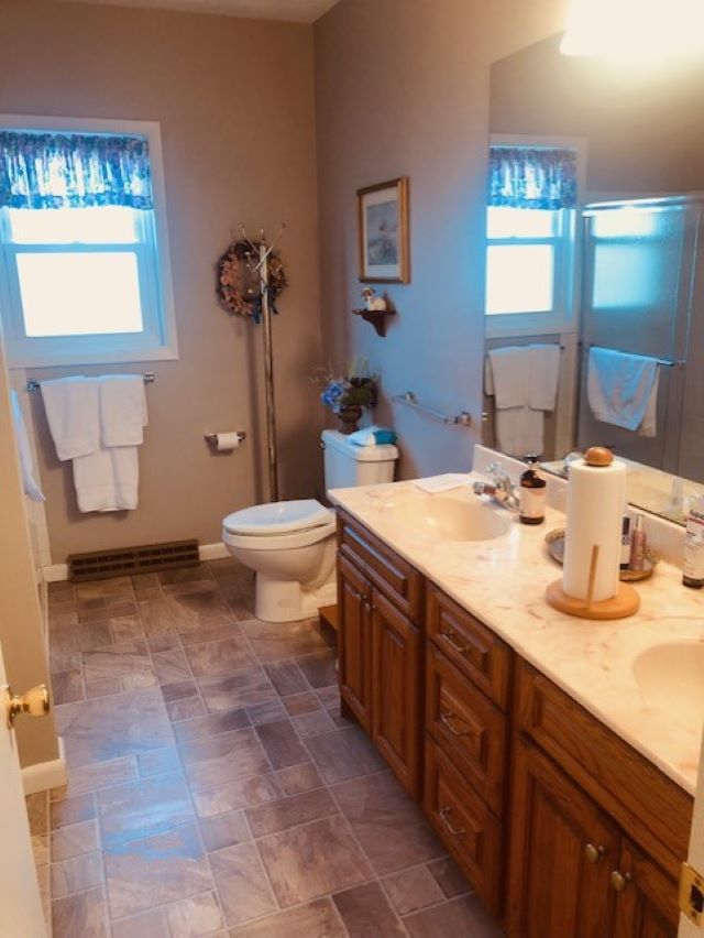 3 bedroom, 2 Bath, Outbuildings on 0.83 Acres Kim Duncan Auction & Realty