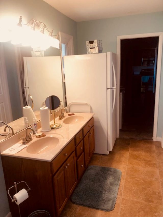 3 bedroom, 2 Bath, Outbuildings on 0.83 Acres Kim Duncan Auction & Realty