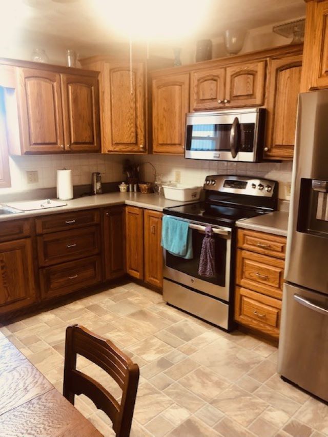 3 bedroom, 2 Bath, Outbuildings on 0.83 Acres Kim Duncan Auction & Realty