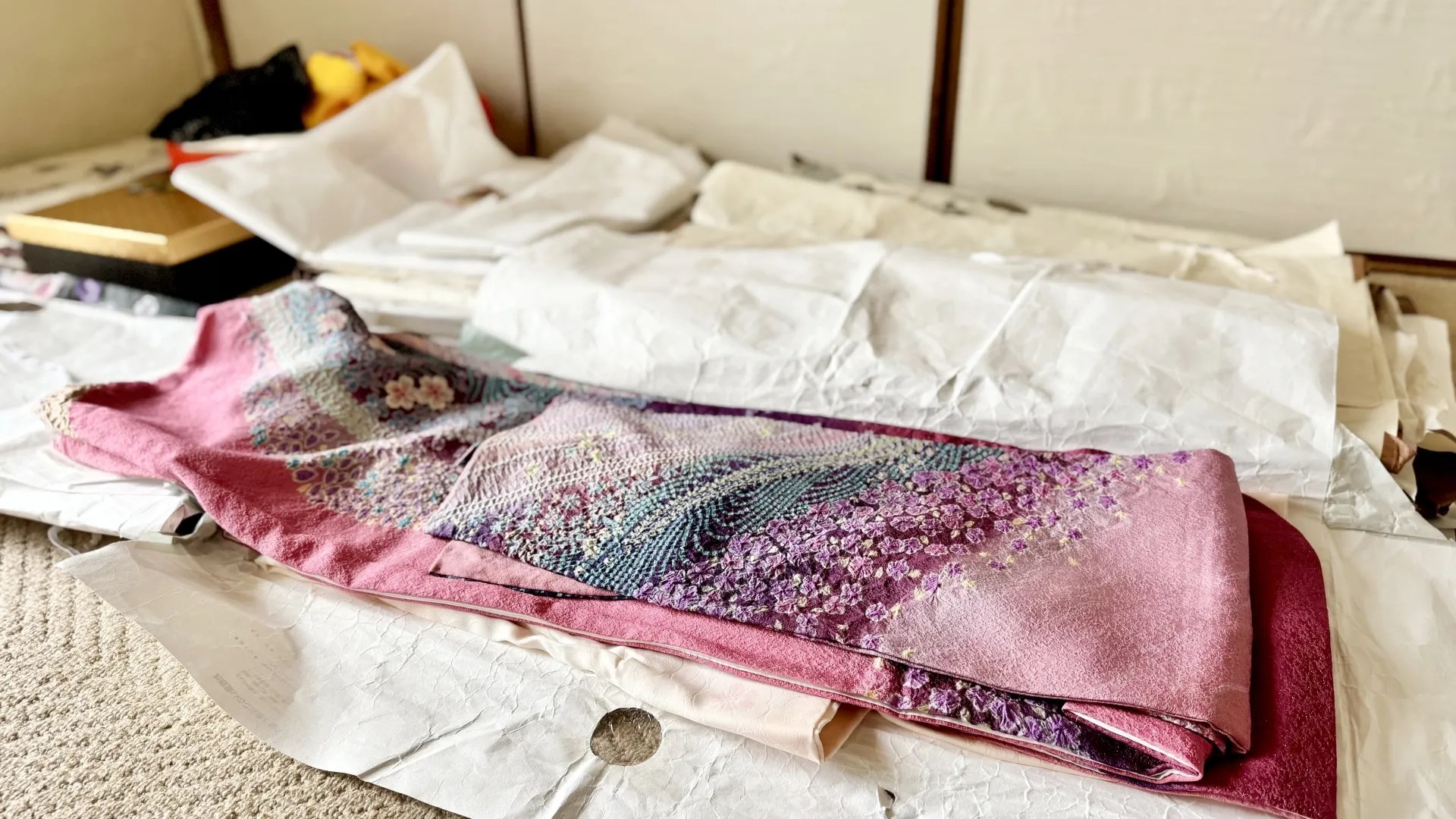 振袖の正しい保管方法は？具体的な手順やレンタルの返却方法も解説 きものぷらっと