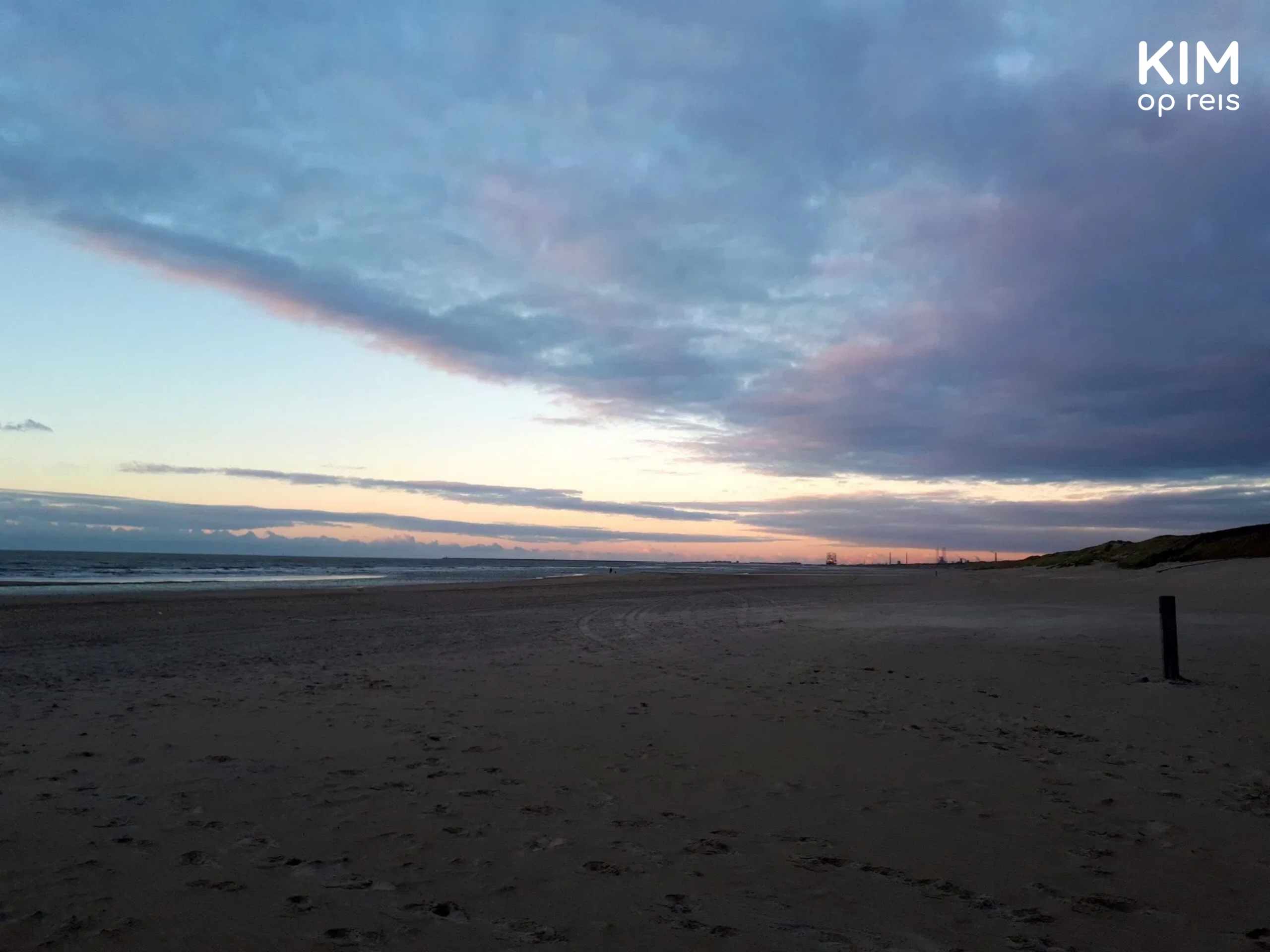 Winterse zonsondergang in Bloemendaal aan Zee