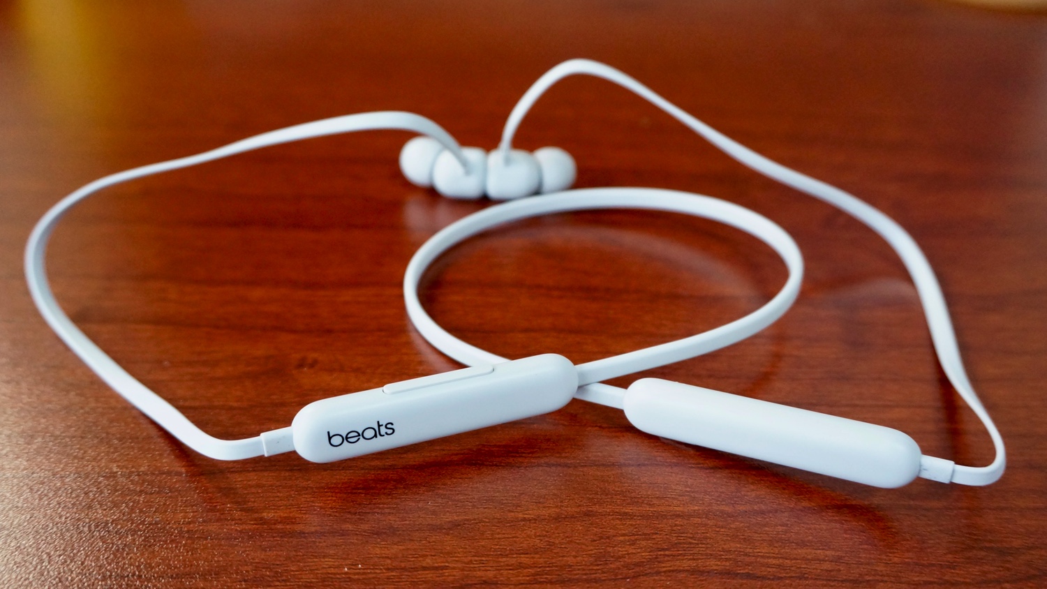 【レビュー】USBC・遮音性高・Apple W1チップで実質AirPodsな「Beats Flex」：約5,000円で購入可能 きなこぱん