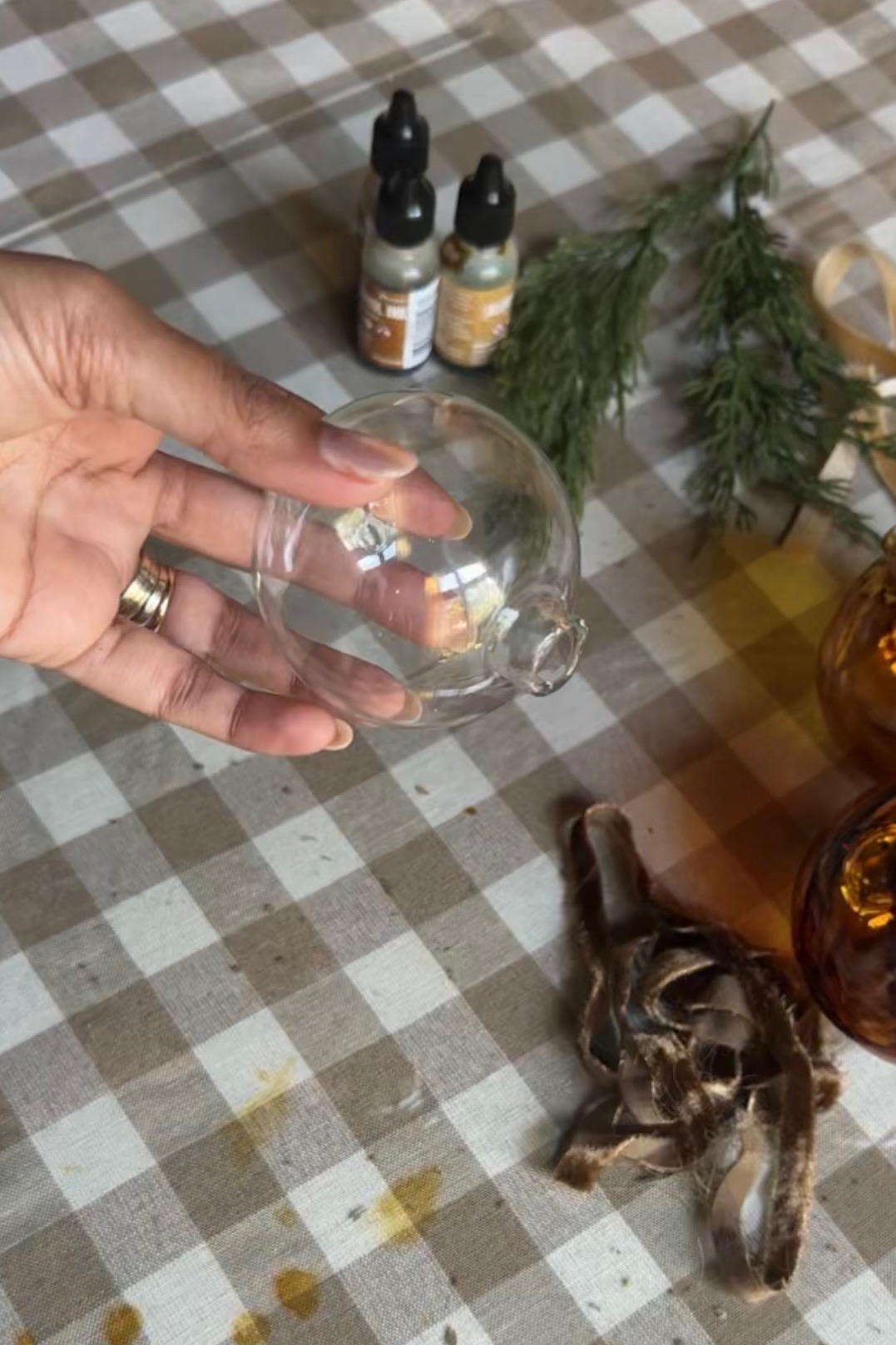 DIY Easy Amber Glass Ornaments Adding Vintage Charm to Your Holiday
