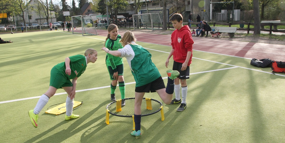 Wie funktioniert die Sportart Spikeball? Duda.news