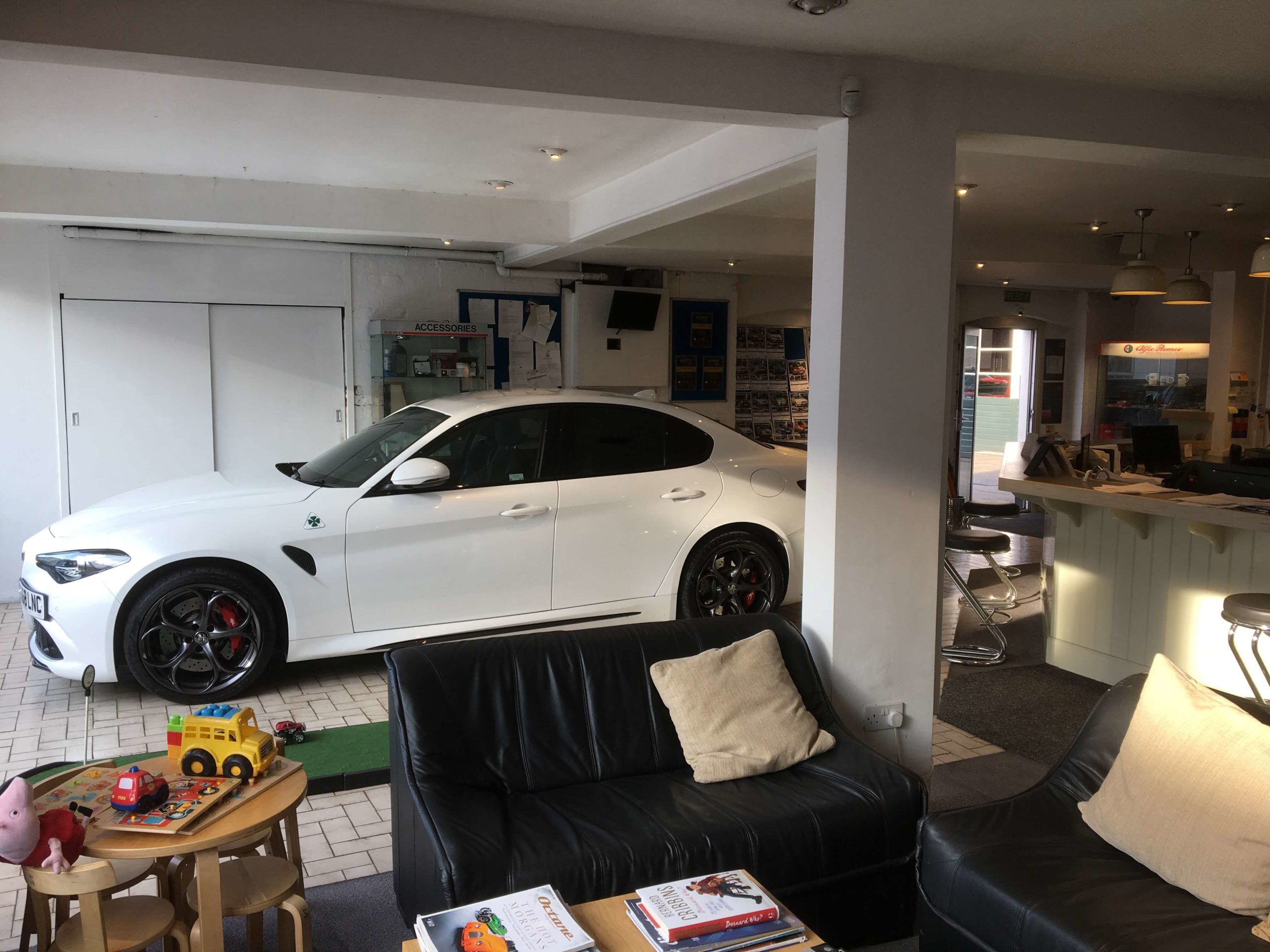 Alfa Romeo Servicing, Alfa Romeo Garage Kinghams Croydon