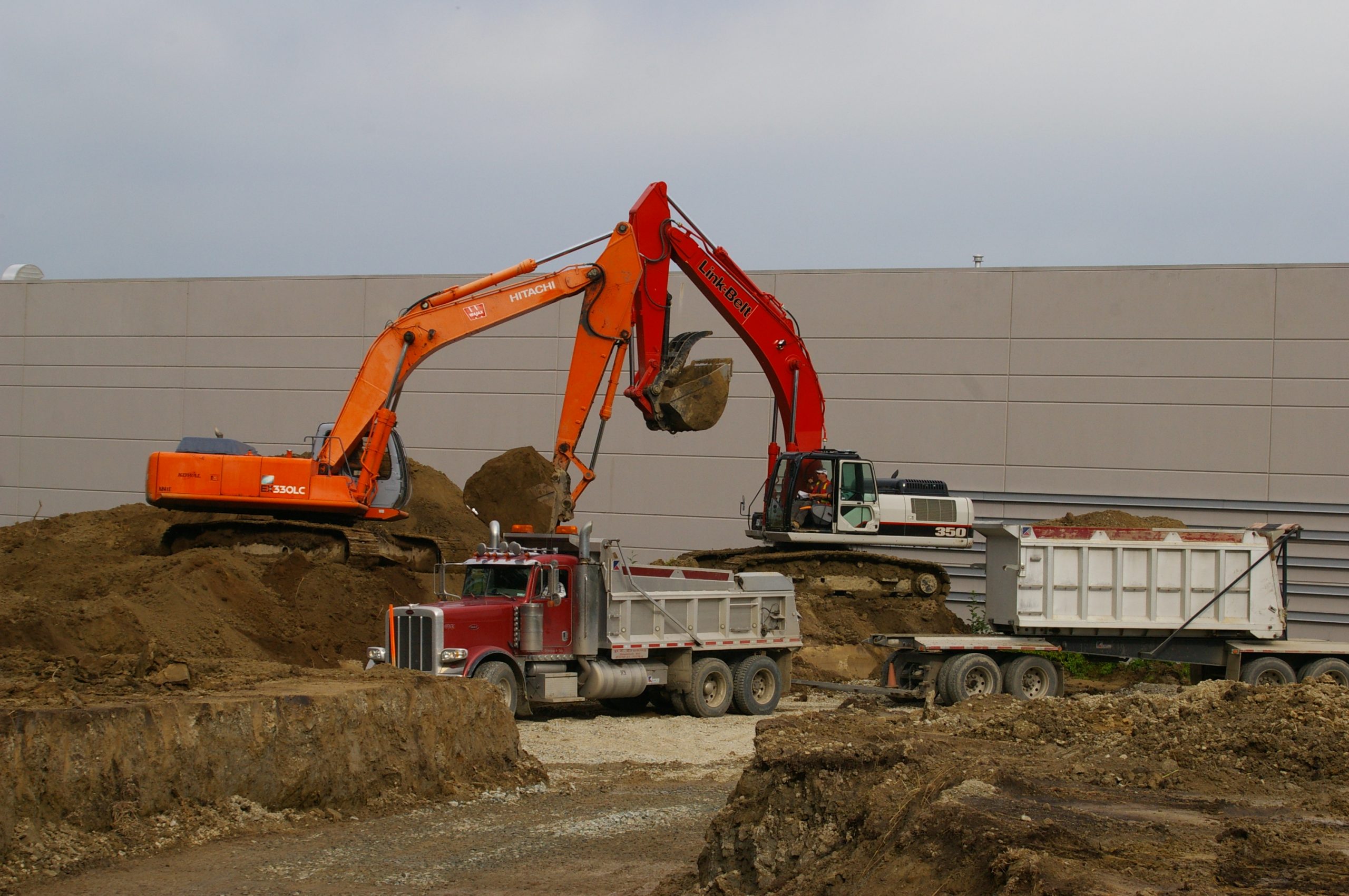 Site Preparation & Bulk Excavation / Shoring King Hoe