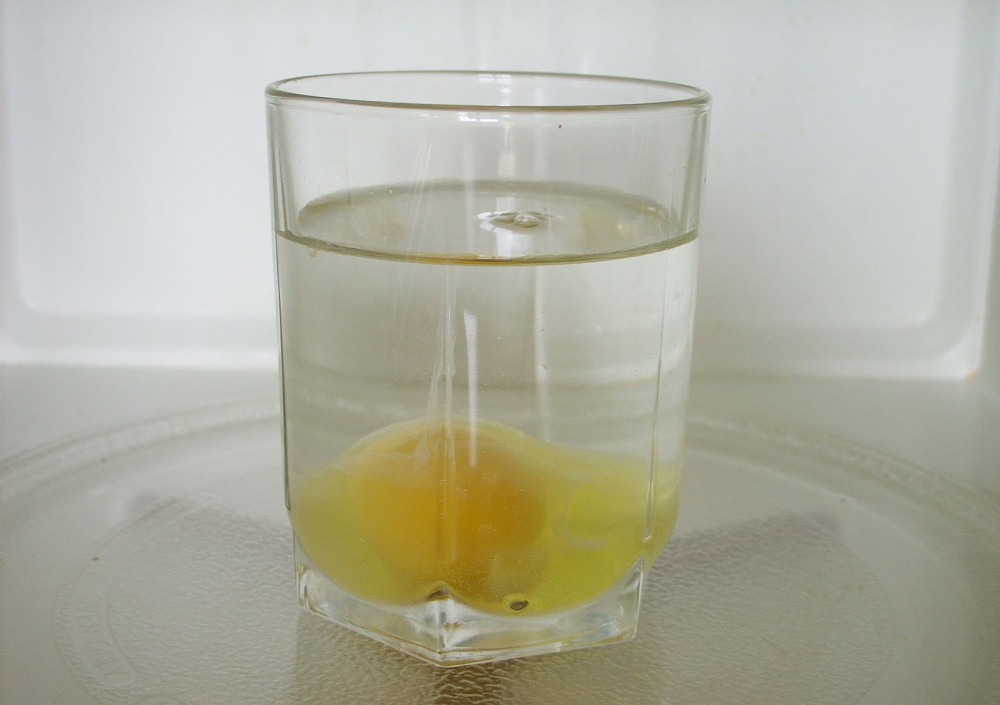 How to boil eggs in the microwave recipe