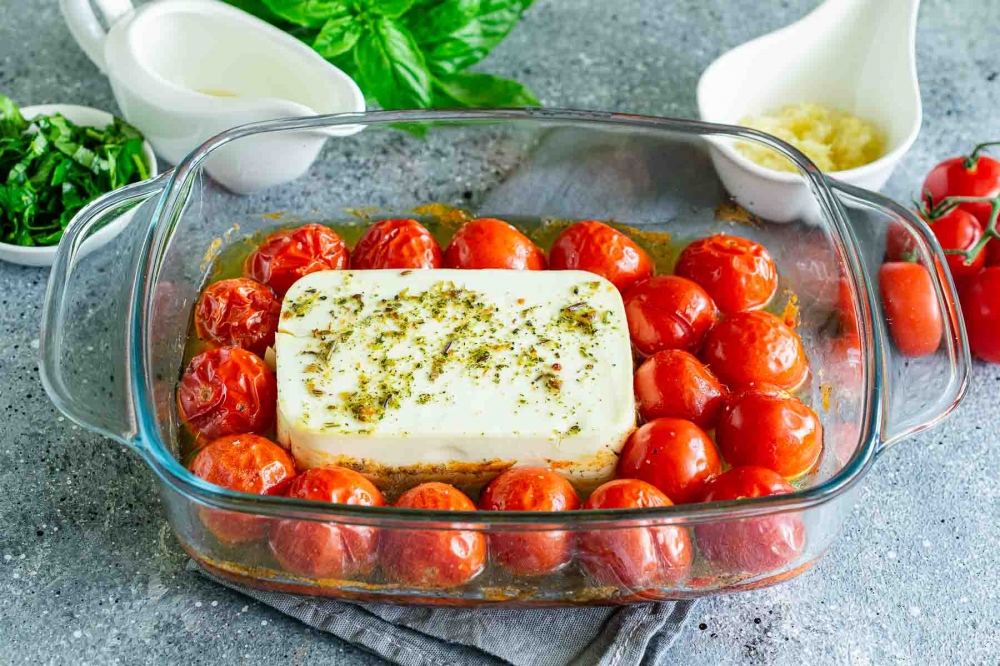 Baked Feta Pasta Simple and quick dinner for the whole family recipe