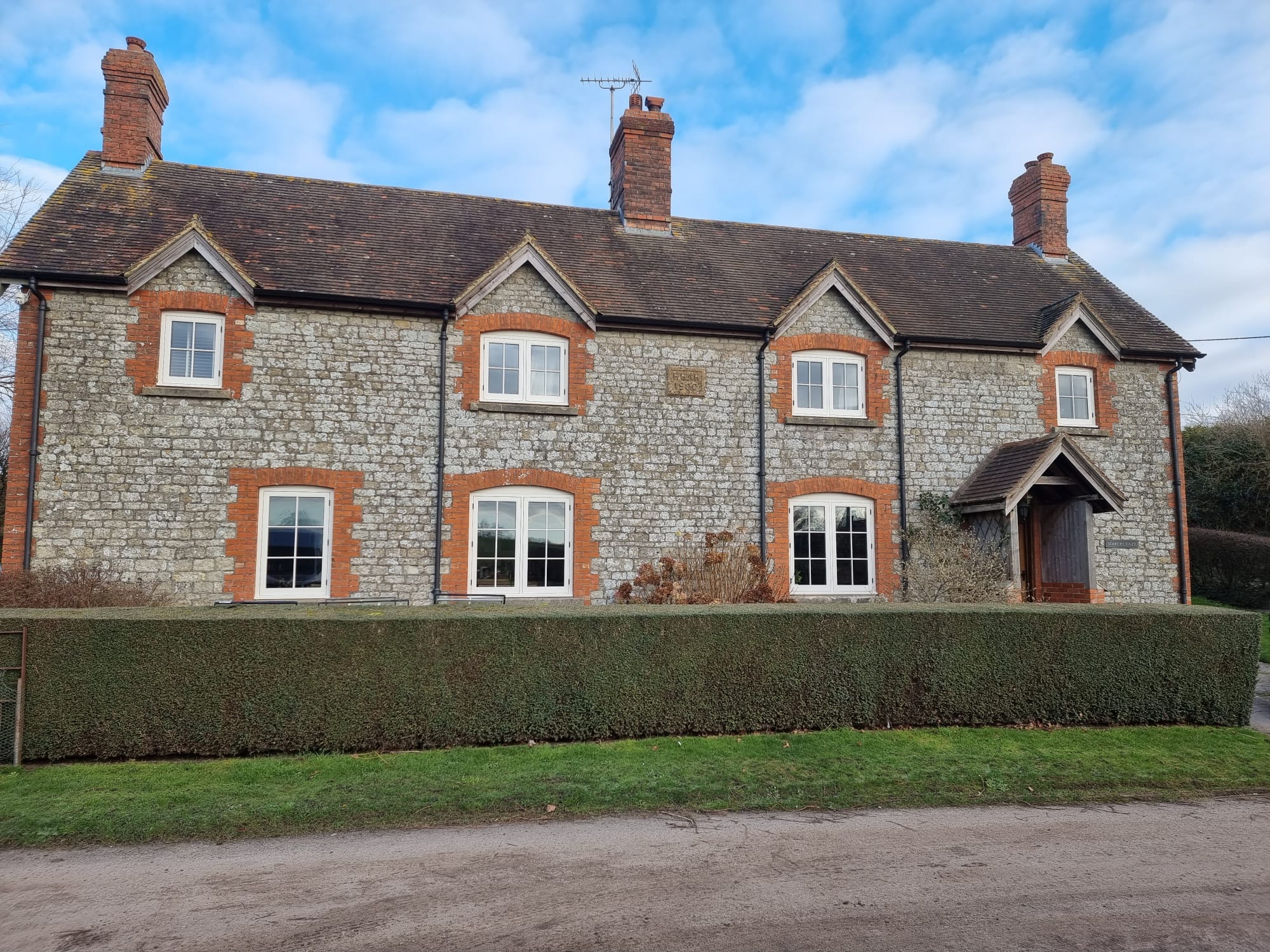 How to Choose the Ideal Timber Windows to Enhance Your Home's