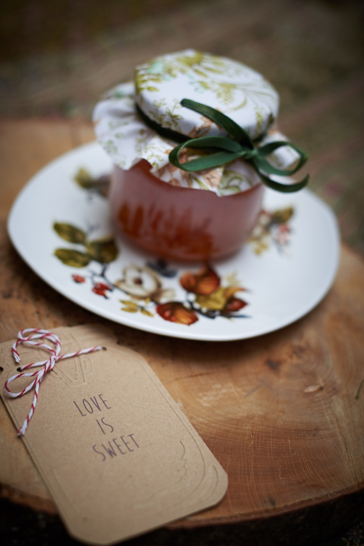 How to make Jam DIY Wedding Favours... KISS THE BRIDE MAGAZINE